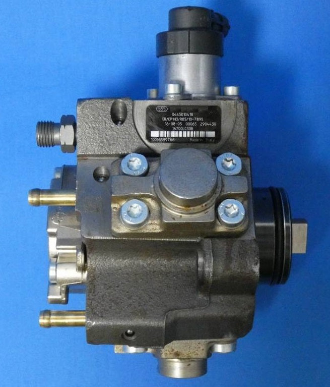 BRAND NEW diesel pump for some Nissan ZD30 Bosch 0445010418 16700LC30B Atlas