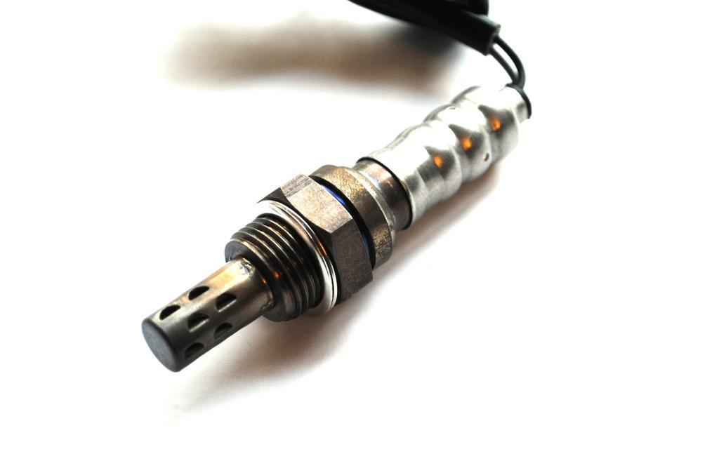 NEW Universal 2 Wire O2 Oxygen Sensor with Quality Crimps & Heat Shrink Included